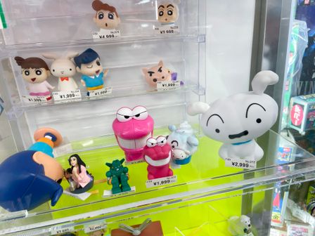 Shin-chan figurines